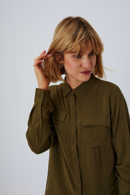 Jednobarevná košile s kapsami - olivově zelená