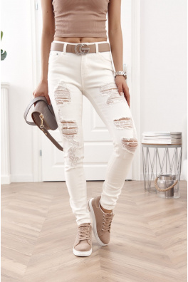 Vypasované džínové kalhoty s dírami v krémové barvě