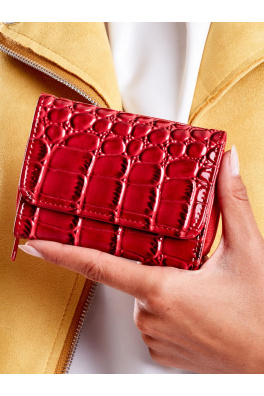 Červená dámská peněženka s reliéfním zvířecím motivem