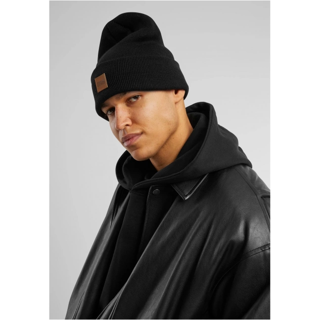 Unisex čepice Urban Classics Synthetic Leatherpatch Long Beanie