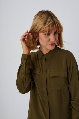 Jednobarevná košile s kapsami - olivově zelená